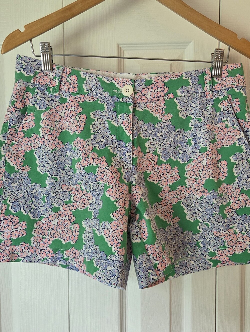 Crown & Ivy Hydrangea Floral Chino Caroline Shorts